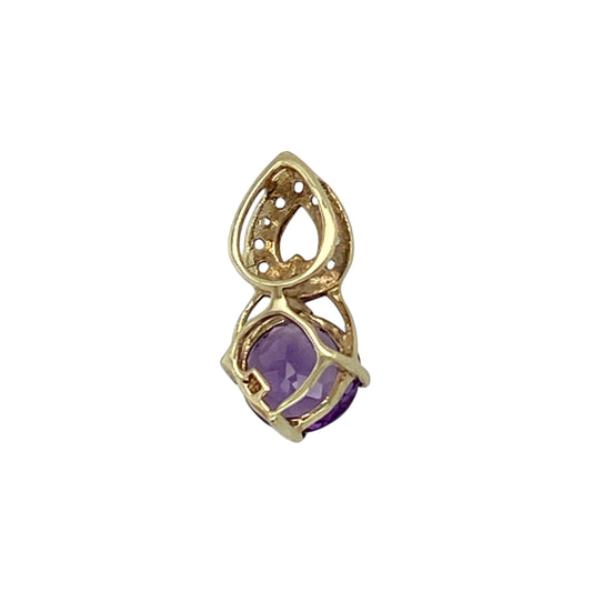 Bring graceful colour and delicate sparkle to your jewellery collection with this pre-owned 9ct yellow gold amethyst and white topaz set pendant.

Design: The pendant features a round amethyst measuring approximately 7mm in diameter, with sparkling white topaz stones accenting the bail to add extra brilliance.
Material: Made from 9-carat yellow gold, the warm polished finish beautifully complements the rich purple of the amethyst and the bright sparkle of the white topaz.