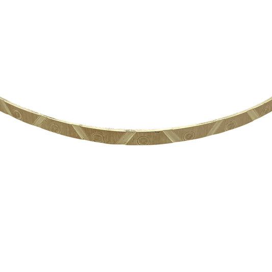 Bring subtle detail and timeless elegance to your jewellery collection with this pre-owned 9ct yellow solid gold patterned bangle.

Design: The bangle features a slim profile with delicate patterned detailing, adding texture and interest while maintaining a classic and refined look.
Material: Made from solid 9-carat yellow gold, the warm polished finish highlights the pattern beautifully and offers lasting appeal.