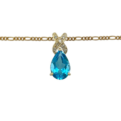 Bring elegant colour and refined sparkle to your jewellery collection with this pre-owned 9ct yellow gold diamond and blue topaz set pendant necklace.

Design: The pendant features a teardrop-shaped blue topaz measuring approximately 12mm by 8mm, beautifully complemented by a diamond-set kiss-shaped bail. The total pendant length is approximately 2cm including the bail, creating a graceful and eye-catching silhouette.