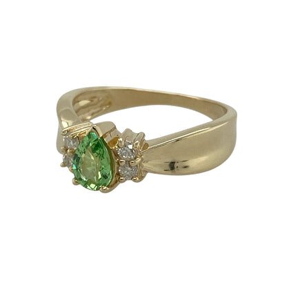 Bring fresh colour and elegant sparkle to your jewellery collection with this pre-owned 9ct yellow gold diamond and Merelani mint garnet set teardrop ring.

Design: The ring features a teardrop-shaped Merelani mint garnet at the centre, measuring approximately 7mm by 5mm, creating a delicate yet eye-catching focal point.
Material: Made from 9-carat yellow gold, the warm polished finish beautifully complements the soft green tones of the mint garnet.