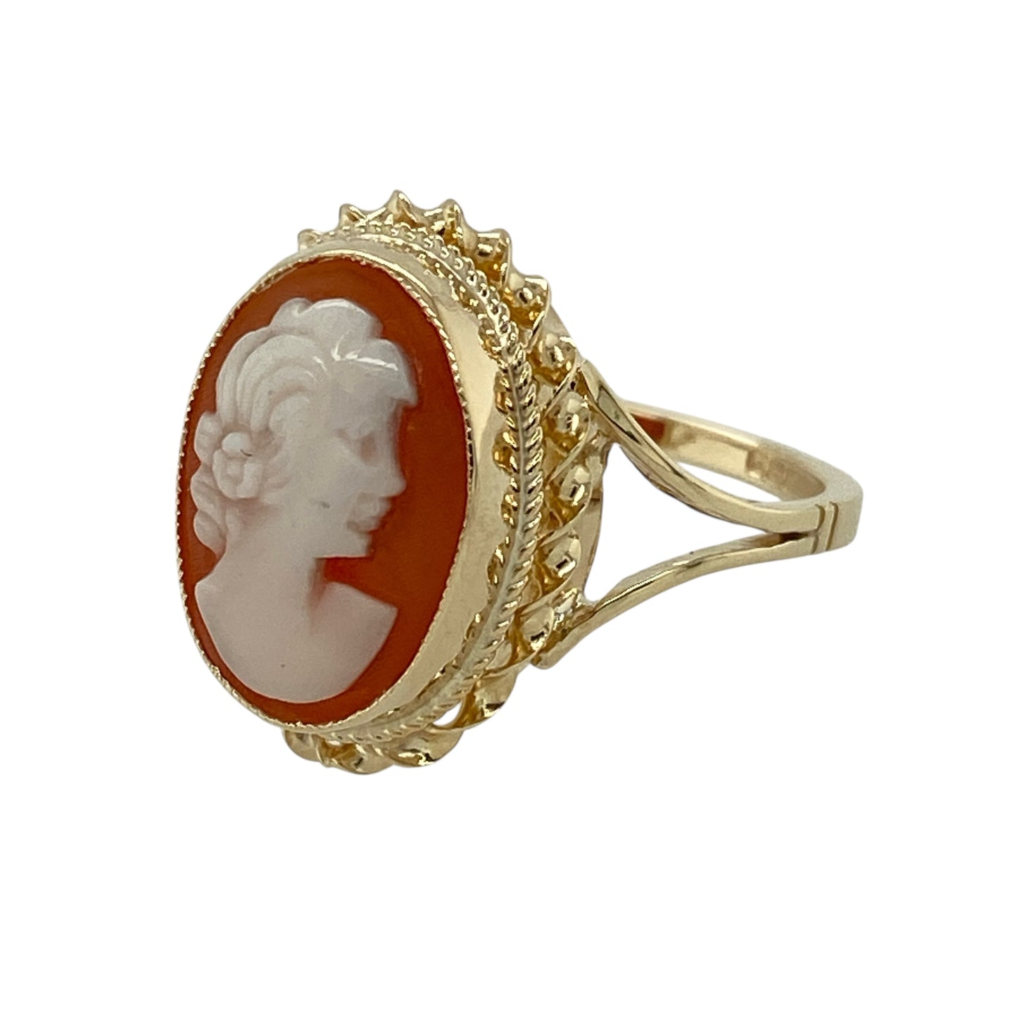 Bring vintage charm and timeless elegance to your jewellery collection with this pre-owned 9ct yellow gold and cameo set ring.

Design: The ring features an oval cameo measuring approximately 14mm by 10mm, framed by a classic rope-style surround that enhances its traditional character and detail.
Material: Made from 9-carat yellow gold, the warm polished finish beautifully complements the soft tones of the cameo.