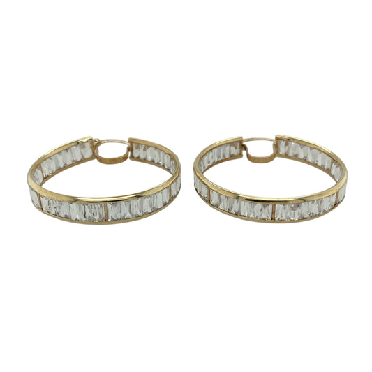 Bring bold sparkle and classic elegance to your jewellery collection with these pre-owned 9ct yellow gold and cubic zirconia set hoop creole earrings.

Design: The earrings feature a timeless hoop creole shape, set with shimmering cubic zirconia stones that add eye-catching brilliance throughout the design.
Material: Made from 9-carat yellow gold, the warm polished finish beautifully complements the bright sparkle of the cubic zirconia. 