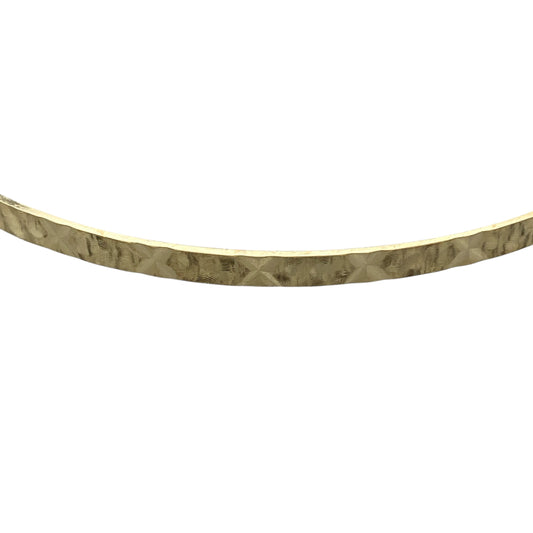 Bring subtle elegance and timeless detail to your jewellery collection with this pre-owned 9ct yellow solid gold patterned bangle.

Design: The bangle features a slim profile with delicate patterned detailing, adding refined texture while maintaining a classic and understated look.
Material: Made from solid 9-carat yellow gold, the warm polished finish highlights the pattern beautifully and offers lasting appeal.