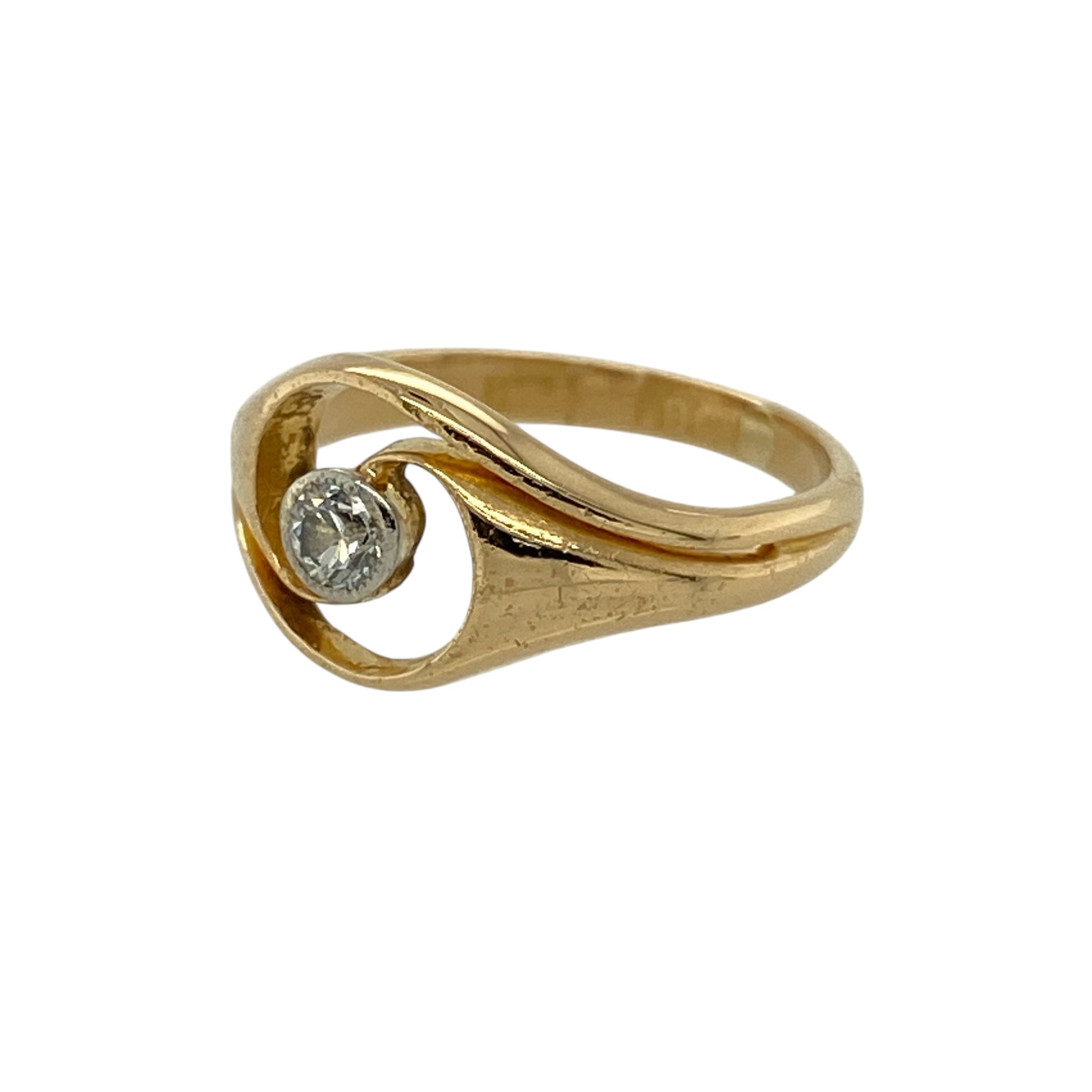 Bring contemporary elegance and refined sparkle to your jewellery collection with this pre-owned 18ct yellow gold diamond set solitaire open signet style ring.

Design: The ring features a round solitaire diamond of approximately 0.11ct set within a twist-style open signet design, creating a modern and eye-catching focal point. The front of the ring measures approximately 9mm in height, giving it a distinctive yet elegant presence.