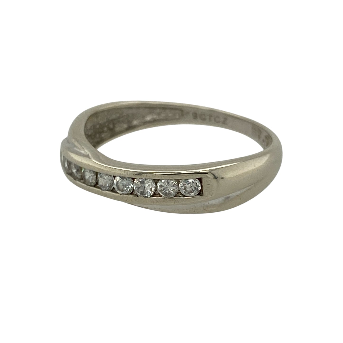 Bring modern elegance and subtle sparkle to your jewellery collection with this pre-owned 9ct white gold cubic zirconia set crossover band ring, offering a contemporary design that suits both everyday wear and special occasions.

Design: The ring features a stylish crossover band design with cubic zirconia accents, creating a refined and eye-catching look. The front of the band measures approximately 4mm in width, providing a balanced and elegant profile.