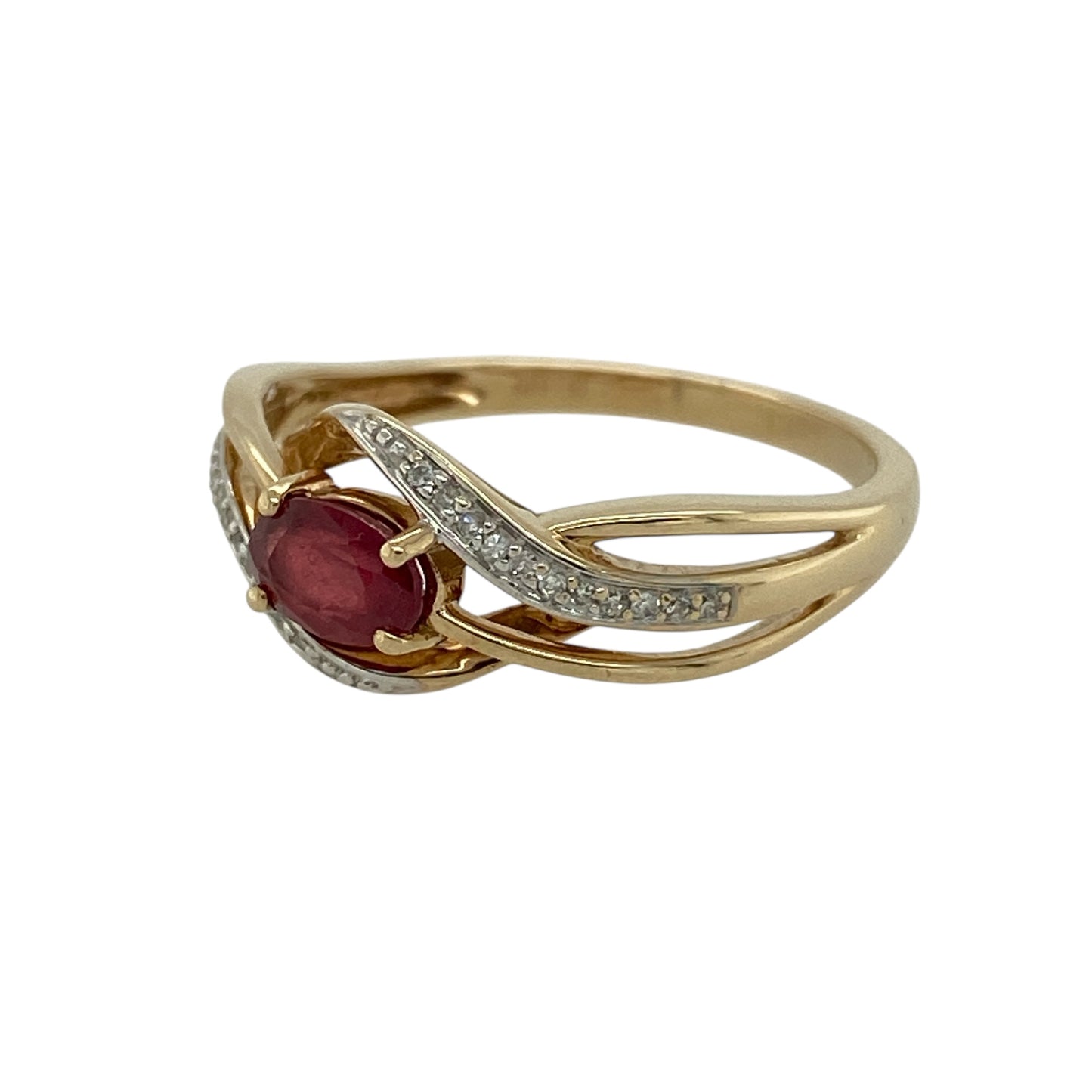 Bring rich colour and graceful movement to your jewellery collection with this pre-owned 9ct yellow gold diamond and ruby set twist ring, combining classic gemstones with an elegant flowing design—perfect for everyday wear or special occasions.

Design: The ring features an oval ruby at the centre measuring approximately 6mm by 4mm, complemented by diamond accents within a stylish twist design that adds softness and visual interest.
