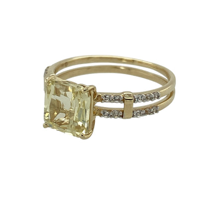 Bring fresh colour and modern sparkle to your jewellery collection with this pre-owned 9ct yellow gold light green stone and cubic zirconia set ring, featuring a bold centre stone with elegant shoulder detailing—perfect for special occasions or standout everyday wear.

Design: The ring showcases a square-cut light green centre stone measuring approximately 8mm by 8mm, creating a striking focal point. Cubic zirconia stones are set along the split band shoulders, adding extra sparkle and depth to the design.
