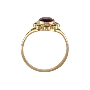 9ct Gold & Red Stone Scalloped Edge Ring