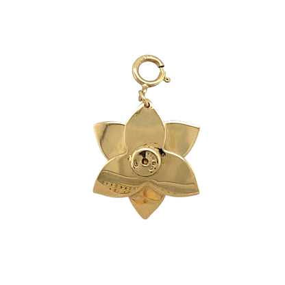 Add a touch of Welsh heritage and elegance to your jewellery collection with this pre-owned 9ct yellow and rose gold Clogau daffodil charm, featuring:

Design: A beautifully crafted daffodil charm, symbolising hope, new beginnings, and the national flower of Wales.
Material: Made from a blend of 9-carat yellow and rose Welsh gold, offering a unique and timeless appeal.
Weight: A delicate yet durable 1.80 grams, perfect for adding to a charm bracelet or necklace.
