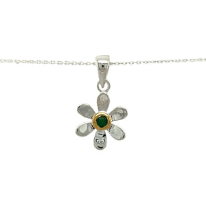 Add a touch of elegance and personal meaning to your jewellery collection with this new 925 silver & emerald set flower May birthstone pendant necklace, featuring:

Design: A delicate flower-shaped pendant, set with a vibrant emerald birthstone at its centre for a timeless and meaningful touch.
Material: 925 sterling silver, with a gold-plated setting around the emerald for added warmth and contrast.
Gemstone: Features a 2mm diameter emerald, known as the birthstone for May, symbolising growth 