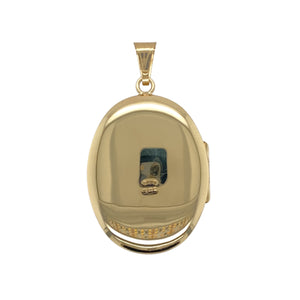 Add a touch of tradition and elegance to your jewellery collection with this pre-owned 9ct yellow gold oval Celtic patterned locket.

Design: A beautifully crafted oval locket featuring intricate Celtic pattern detailing, symbolising eternity and unity, making it a meaningful and timeless piece.
Material: Made from 9-carat yellow gold, providing a warm, polished finish that enhances the detailed Celtic design.
Size & Weight: Weighing 8.20 grams