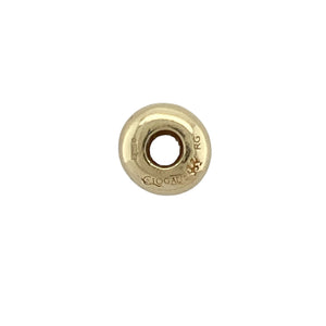 Bring elegant function to your charm bracelet with this pre-owned 9ct yellow gold Clogau bead stopper charm, designed to add both beauty and practicality—perfect for keeping charms in place with refined style.

Design: This simple yet stylish stopper charm helps secure your beads and charms on a bracelet, while its smooth, polished finish adds a touch of classic elegance.
Material: Made from 9-carat yellow gold, the high-shine surface showcases Clogau’s signature quality with a timeless golden glow.
