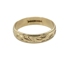 Celebrate tradition with a touch of detail in this pre-owned 9ct gold patterned wedding band ring—classic, elegant, and made to last.

Design: This 5mm wide band features a subtle decorative pattern encircling the ring, adding texture and timeless charm to a traditional wedding band silhouette.
Material: Made from 9-carat gold, the warm, polished finish gives the ring a rich glow while enhancing the refined pattern.
