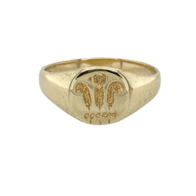 Load image into Gallery viewer, 9ct Gold Welsh Three Feathers Signet Ring
