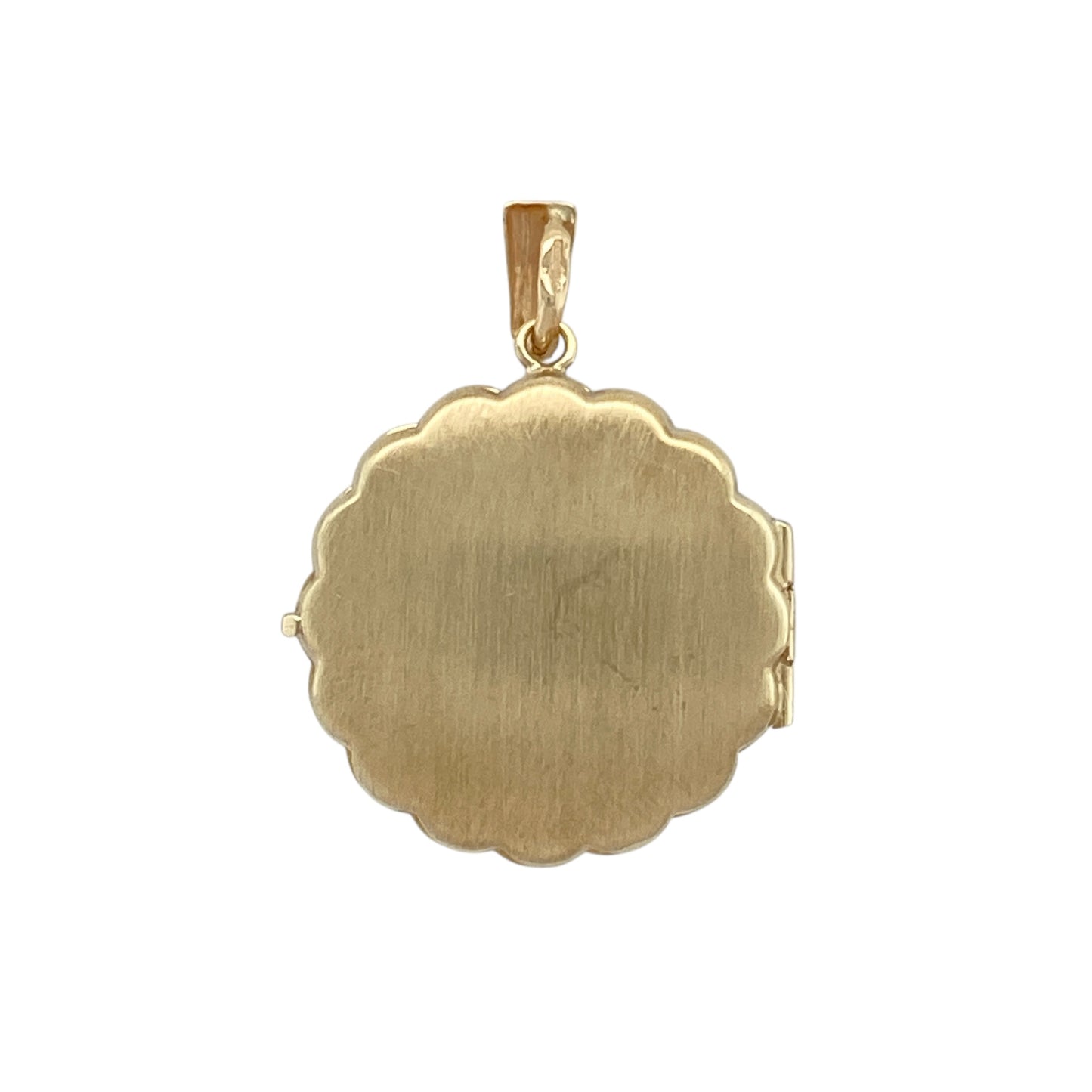 Treasure your memories in timeless style with this pre-owned 9ct yellow gold patterned round locket—elegant detail with sentimental charm.

Design: This round locket features intricate engraved patterning on the front, framed by a delicate scalloped edge that adds vintage-inspired elegance and texture.
Material: Made from 9-carat yellow gold, the polished finish enhances the ornate detailing and provides a rich, warm glow.
