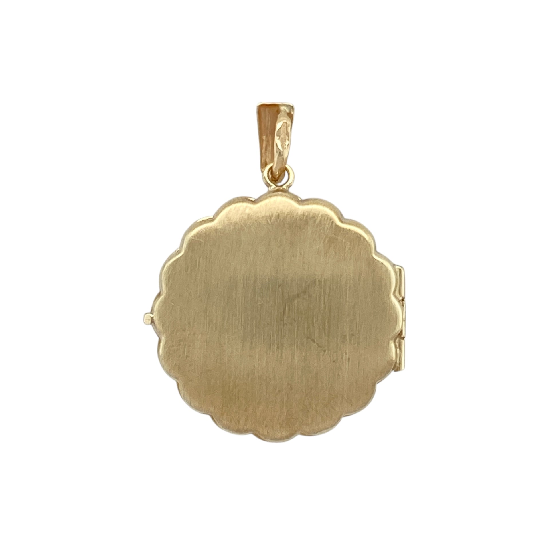 Treasure your memories in timeless style with this pre-owned 9ct yellow gold patterned round locket—elegant detail with sentimental charm.

Design: This round locket features intricate engraved patterning on the front, framed by a delicate scalloped edge that adds vintage-inspired elegance and texture.
Material: Made from 9-carat yellow gold, the polished finish enhances the ornate detailing and provides a rich, warm glow.

