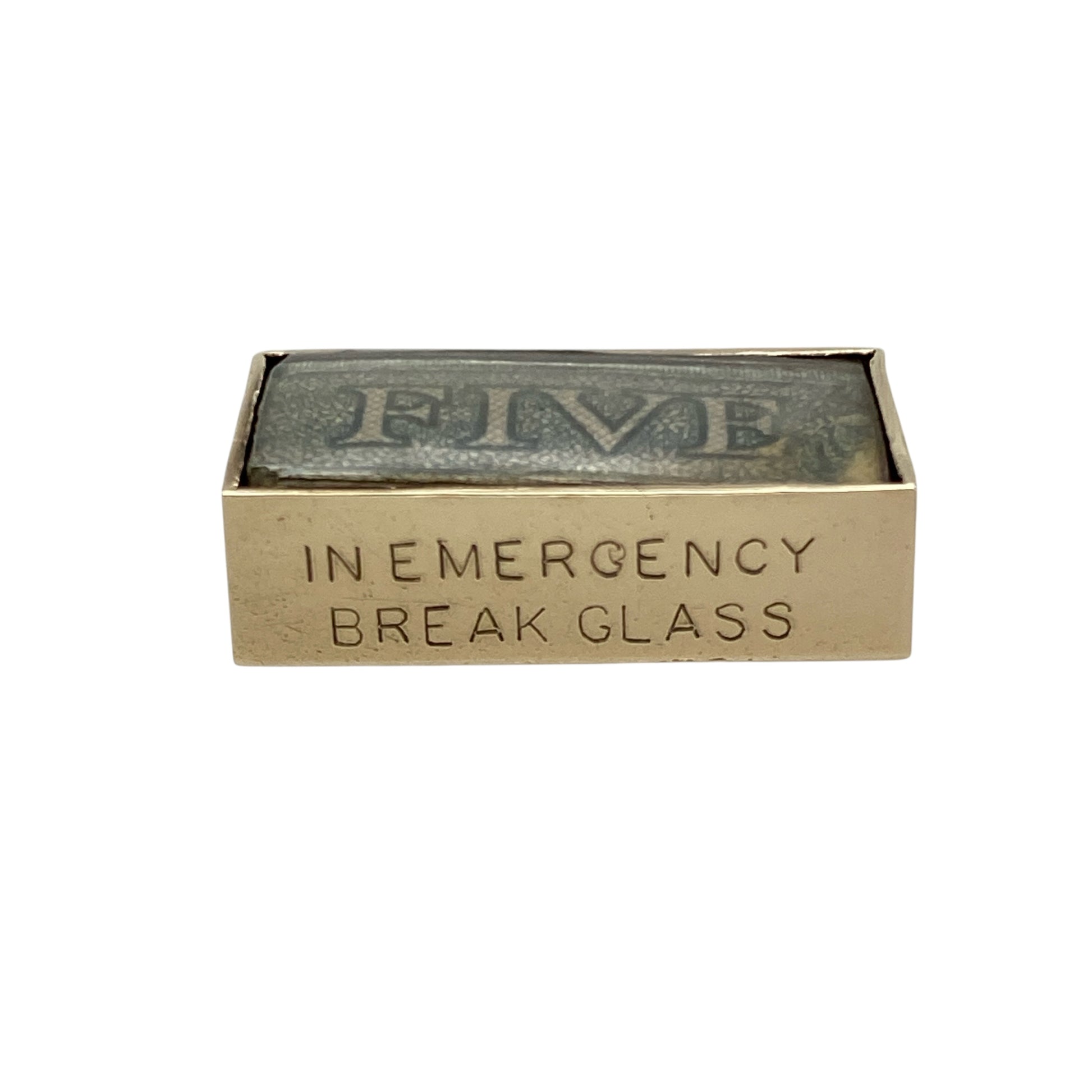 Add a touch of humour and nostalgic charm to your collection with this pre-owned 9ct yellow gold vintage folded £5 note case charm—cleverly designed and full of character.

Design: The charm is styled as a miniature folded case containing a £5 note, with engraved wording at the bottom that reads “In emergency break glass”, giving it a playful and collectible appeal.
Material: Made from 9-carat yellow gold, the polished finish enhances the detailed folds and vintage-inspired design.
