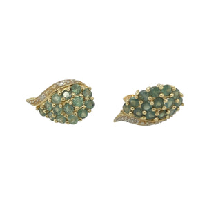 Add a pop of colour and delicate sparkle to your collection with these pre-owned 9ct yellow gold diamond and green stone set stud earrings—perfect for subtle elegance with a refined touch.

Design: Each earring features a central green stone of approximately 2mm in diameter, accented by a surrounding arrangement of small diamonds for added brilliance.
Material: Made from 9-carat yellow gold, the polished finish enhances the vibrant green stones and the light-catching sparkle of the diamonds.
