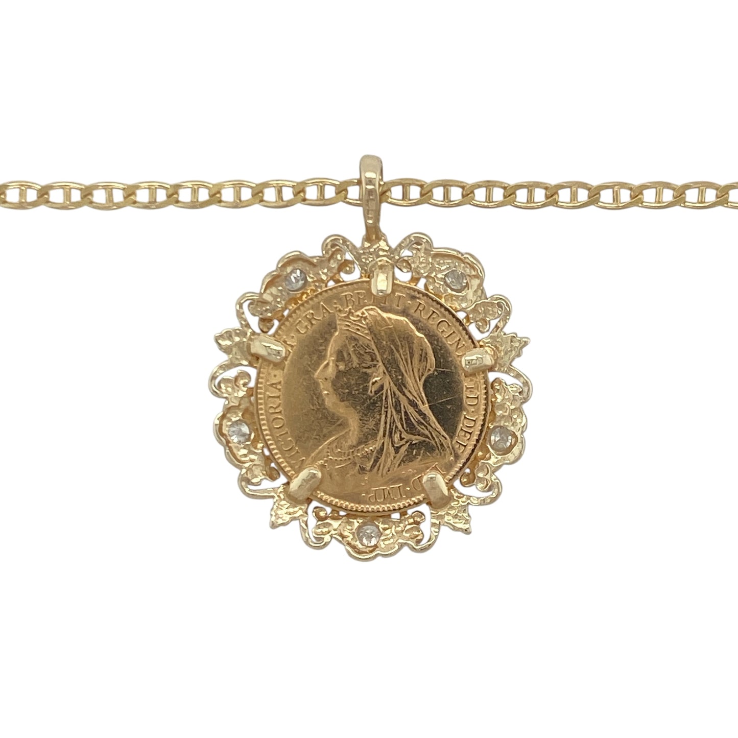 Bring historic charm and refined brilliance to your collection with this pre-owned 9ct yellow gold and diamond set floral surround pendant necklace—featuring a genuine 1900 Old Veil Head Victoria half sovereign coin for a touch of timeless prestige.

Design: The pendant measures 3.3cm in length including the bail and showcases a 22ct gold 1900 Old Veil Head Victoria half sovereign coin (London Mint), securely mounted within a 9ct yellow gold floral-inspired frame accented with sparkling diamonds.
