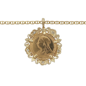 Bring historic charm and refined brilliance to your collection with this pre-owned 9ct yellow gold and diamond set floral surround pendant necklace—featuring a genuine 1900 Old Veil Head Victoria half sovereign coin for a touch of timeless prestige.

Design: The pendant measures 3.3cm in length including the bail and showcases a 22ct gold 1900 Old Veil Head Victoria half sovereign coin (London Mint), securely mounted within a 9ct yellow gold floral-inspired frame accented with sparkling diamonds.

