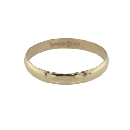 Bring timeless simplicity and enduring elegance to your jewellery collection with this pre-owned 9ct yellow gold wedding band—perfect for marking special moments with classic style.

Design: A traditional 3mm wide band with a smooth, polished finish offers a clean and minimalist look.
Material: Made from 9-carat yellow gold, the warm tone and subtle shine give the ring a refined, timeless appearance.
