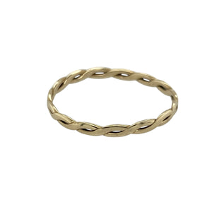 Bring delicate texture and timeless style to your collection with this pre-owned 9ct yellow gold weave plaited band ring—perfect for subtle everyday elegance or stacking with other favourites.

Design: The ring features a 2mm wide band with an intricate plaited weave pattern, adding depth and interest to a slim profile.
Material: Made from 9-carat yellow gold, the polished finish enhances the warm tone and highlights the fine detailing of the weave.
