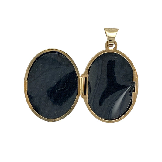 Bring sentimental charm and golden elegance to your collection with this pre-owned 9ct yellow gold oval locket—an enduring keepsake with timeless appeal.

Design: The locket features an oval shape with delicate patterned detailing at the corners, adding a refined decorative touch.
Material: Made from 9-carat yellow gold, the polished finish enhances its warm tone and classic style.
