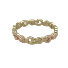 Load image into Gallery viewer, Bring symbolic beauty and timeless elegance to your collection with this pre-owned 9ct yellow and rose gold Clogau Tree of Life vine-style band ring—a meaningful design celebrating growth and harmony.

Design: The 3mm wide band features a flowing vine-style Tree of Life motif in yellow and rose gold, offering intricate detail with symbolic depth.
Material: Made from 9-carat yellow and rose gold, the polished finish enhances the warm dual tones and the fine vine pattern.
