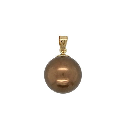 Bring warmth and sophistication to your collection with this pre-owned 18ct yellow gold pendant, showcasing a striking chocolate pearl for a distinctive and elegant look—perfect for evening wear or as a treasured everyday statement.

Design: The pendant features a single 13mm round chocolate pearl, celebrated for its rich tone and smooth lustre, offering a modern yet timeless style.