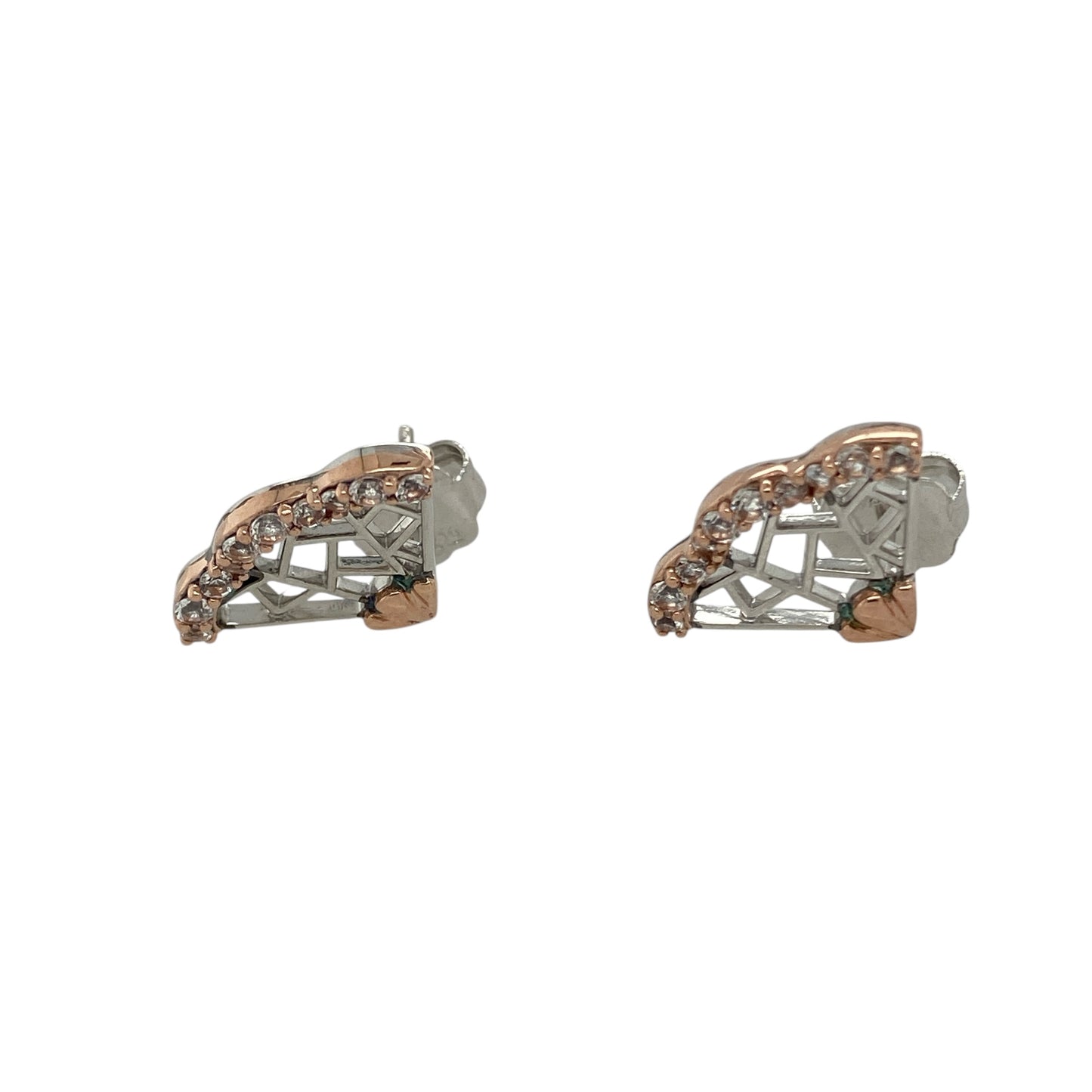 Bring graceful sparkle and nature-inspired elegance to your collection with these pre-owned Clogau Midnight Garden Peacock stud earrings in silver, 9ct rose gold, and white topaz—a refined design full of charm and detail.

Design: The earrings feature delicate peacock-inspired motifs adorned with white topaz stones, accented with 9ct rose gold for warmth and contrast.