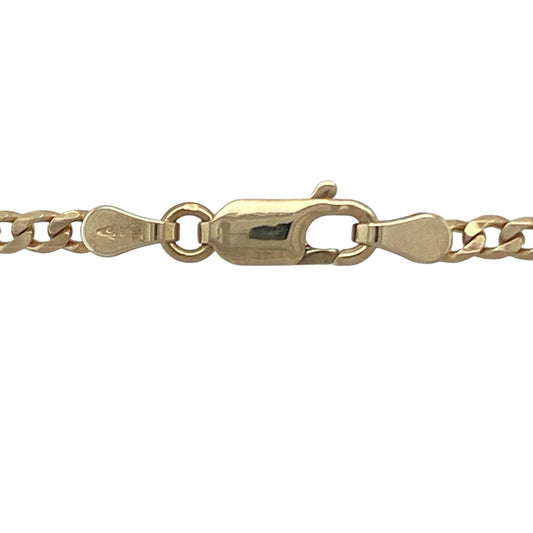 Bring classic style and versatile wear to your collection with this pre-owned 9ct yellow gold curb chain—a timeless design in an extended length for added impact.

Design: The chain measures 26 inches in length with 3mm wide curb links, offering a smooth and traditional look that lies comfortably when worn.
Material: Made from 9-carat yellow gold, the polished finish enhances the shine and rich golden tone of the links.