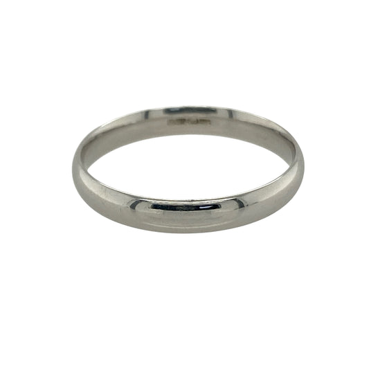 Bring timeless simplicity and modern elegance to your collection with this pre-owned 9ct white gold wedding band ring—a refined design that symbolises love and everlasting commitment.

Design: The ring features a classic 3mm wide band with a smooth, polished finish, offering a sleek and versatile look suitable for any occasion.
Material: Made from solid 9-carat white gold, the bright, lustrous tone adds a contemporary touch while ensuring durability and long-lasting shine.