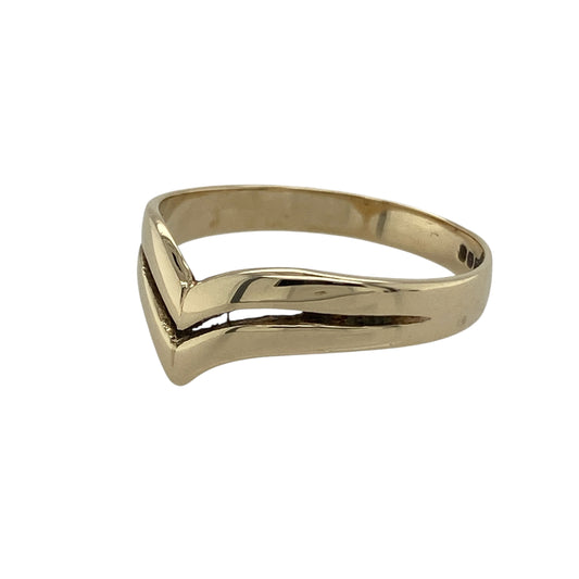Bring elegant curves and classic style to your collection with this pre-owned 9ct yellow gold double wishbone ring—a graceful design symbolising luck, love, and harmony.

Design: The ring features a flowing double wishbone design across the front, creating a gentle V-shaped curve that adds sophistication and balance. The front of the band measures approximately 5mm wide, offering a refined yet distinctive look.