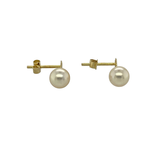 Bring classic elegance and subtle movement to your style with these pre-owned 9ct yellow gold and pearl set drop stud earrings—perfect for everyday sophistication or special occasions.

Design: Each earring features a lustrous 5mm pearl suspended from a polished gold stud, creating a timeless drop design that moves gracefully with wear. The soft sheen of the pearls adds understated luxury to any look.