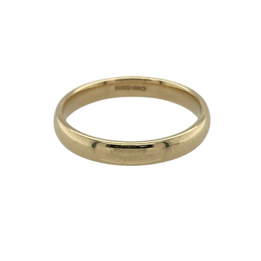 Bring classic simplicity and timeless elegance to your collection with this pre-owned 9ct yellow gold 3mm wedding band—an essential piece designed for everyday wear.

Design: Featuring a traditional 3mm-wide band, the ring offers a smooth, refined profile that suits any style.
Material: Made in 9-carat yellow gold, the polished finish provides a warm and classic shine.
Ring Detail: Its understated design makes it ideal as a wedding band, stacking ring, or minimalist daily piece.