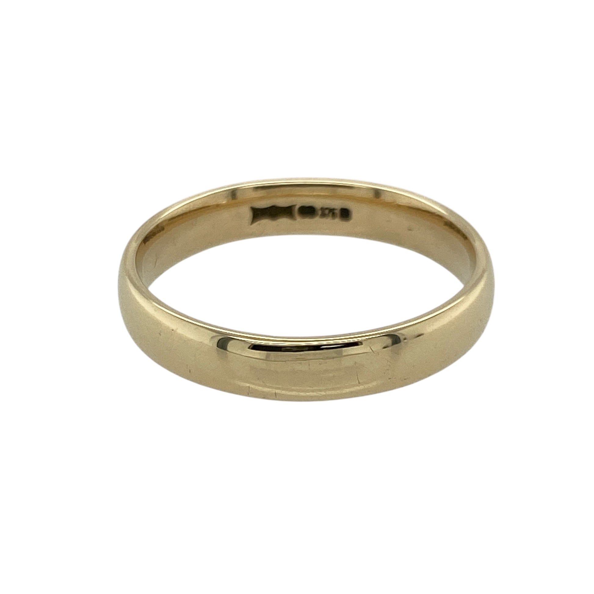 Bring classic simplicity and warm golden tone to your collection with this pre-owned 9ct yellow gold wedding band—an enduring piece offering timeless elegance and everyday comfort.

Design: This size P band features a smooth 3mm profile, creating a clean, traditional look suitable for daily wear.
Material: Made from 9-carat yellow gold, the polished finish enhances its soft, radiant glow.