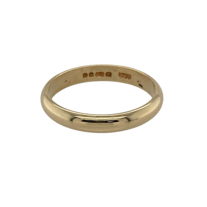 Bring classic simplicity and warm golden tone to your collection with this pre-owned 9ct yellow gold wedding band—an elegant piece offering timeless style and everyday comfort.

Design: This size M band features a smooth 3mm profile, creating a clean and traditional look perfect for daily wear.
Material: Made from 9-carat yellow gold, the polished finish enhances its soft, radiant glow.