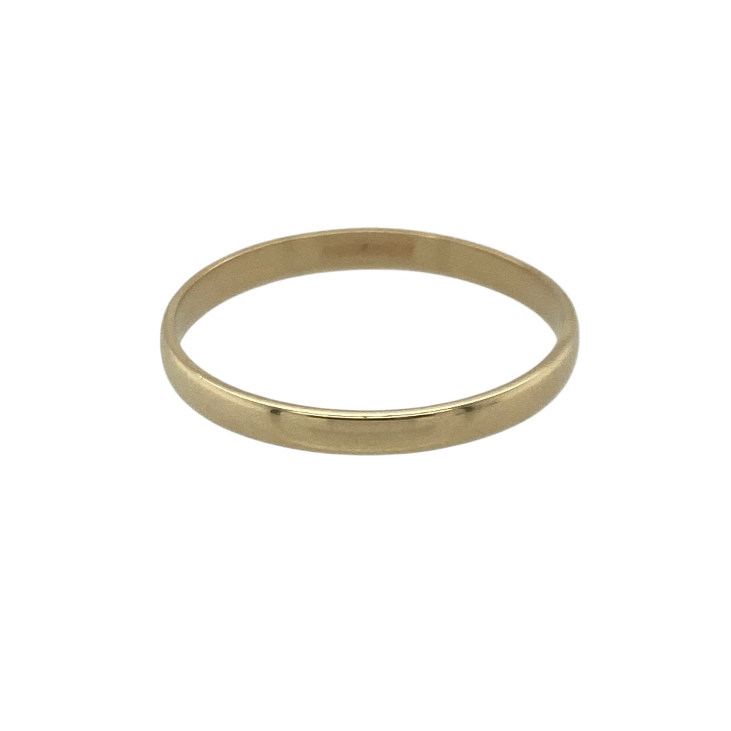Bring classic simplicity and warm golden tone to your collection with this pre-owned 9ct yellow gold wedding band—an elegant piece offering timeless style and everyday comfort.

Design: This size N band features a smooth 2mm profile, creating a refined and traditional look perfect for daily wear.
Material: Made from 9-carat yellow gold, the polished finish enhances its soft, radiant glow.