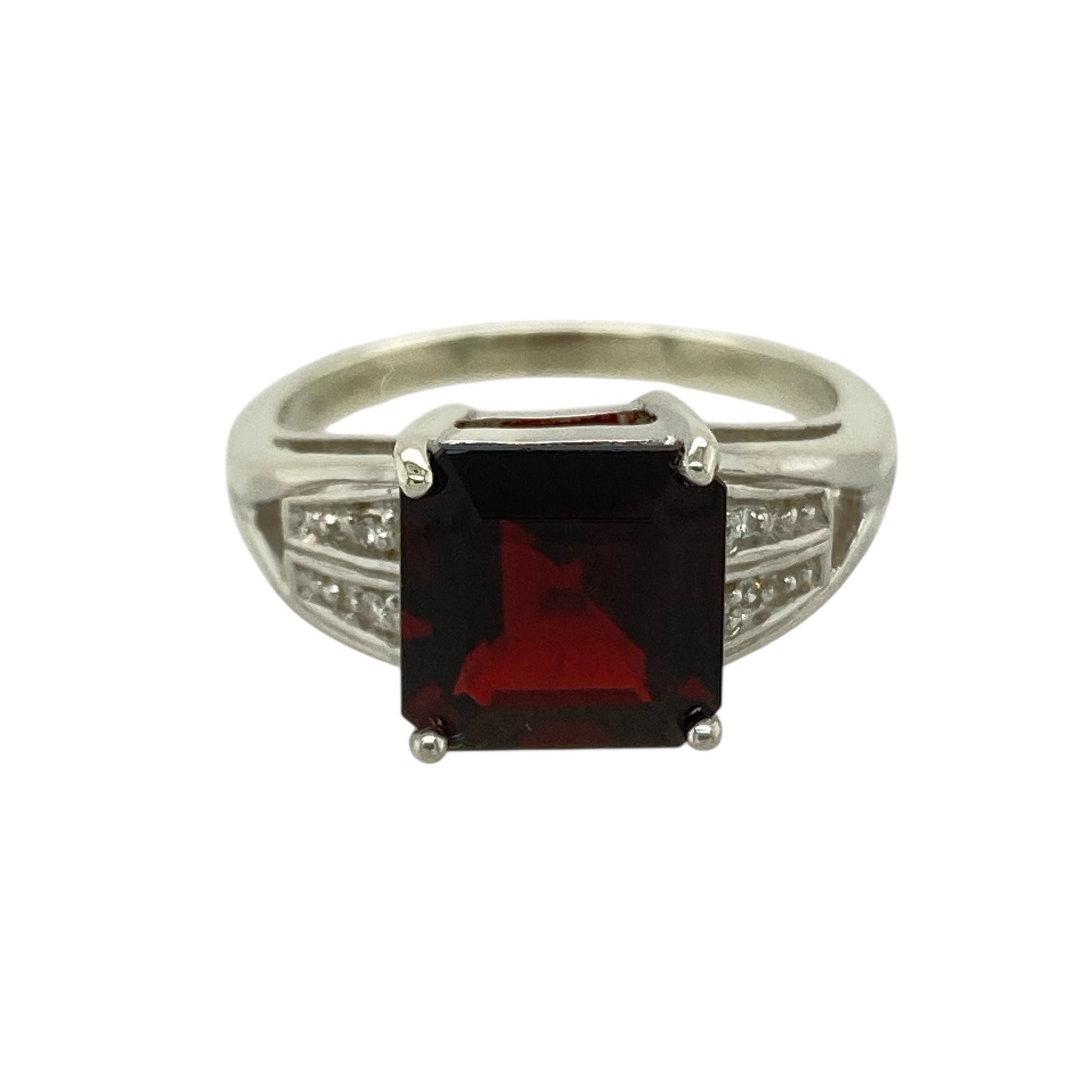 9ct White Gold Diamond & Garnet Set Ring