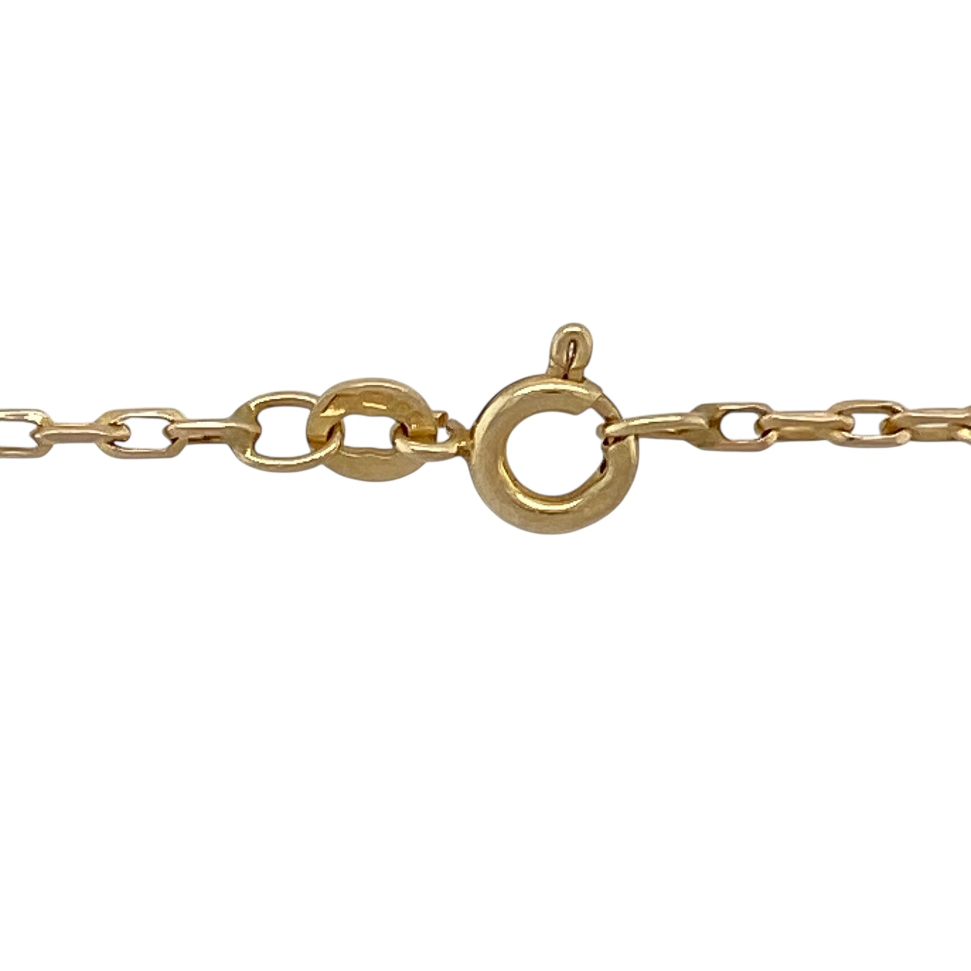 Bring subtle sparkle and classic elegance to your jewellery collection with this pre-owned 9ct yellow gold oval faceted belcher chain, a refined piece ideal for everyday wear or layering.

Design: This chain features oval belcher links with a faceted finish, adding gentle light-catching detail while maintaining a timeless profile.
Material: Made from 9-carat yellow gold, the warm polished tone enhances the faceted surfaces and classic appeal.