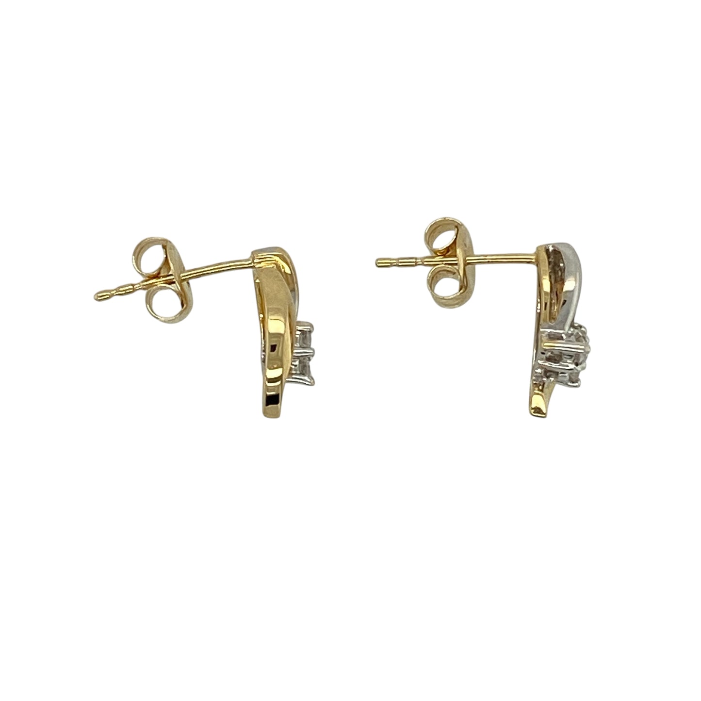 Bring refined sparkle and classic contrast to your jewellery collection with these pre-owned 18ct yellow and white gold diamond set stud earrings.

Design: The earrings feature a timeless stud design, combining yellow and white gold tones with sparkling diamonds for an elegant and balanced look.
Material: Made from 18-carat yellow and white gold, the contrasting polished finishes enhance the brilliance of the diamonds and add depth to the design.