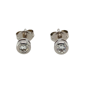 Preowned 18ct White Gold & Diamond Set Rubover Stud Earrings with the weight 1.10 grams