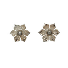 Load image into Gallery viewer, New 925 Silver Welsh Daffodil Stud Earrings with the weight 1.40 grams
