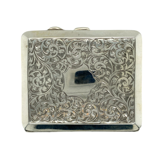 Add timeless charm and collectible elegance to your collection with this pre-owned 925 silver vintage patterned compact/cigarette holder—a beautifully crafted piece that captures classic sophistication, perfect for collectors or as a unique statement accessory.

Design: This holder features intricate vintage-style patterning across its surface, showcasing detailed craftsmanship and adding a touch of old-world elegance.
