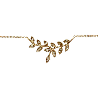 Add natural elegance to your collection with this pre-owned 18ct yellow gold diamond leaf necklace, an adjustable design offering timeless sparkle.

Design: The necklace features a 2.8cm wide leaf motif, delicately accented with diamonds for refined brilliance. It is paired with a 16"–18" adjustable chain for versatile wear.
Material: Made in 18-carat yellow gold, the polished finish enhances the warm tone of the gold and the radiance of the diamonds.