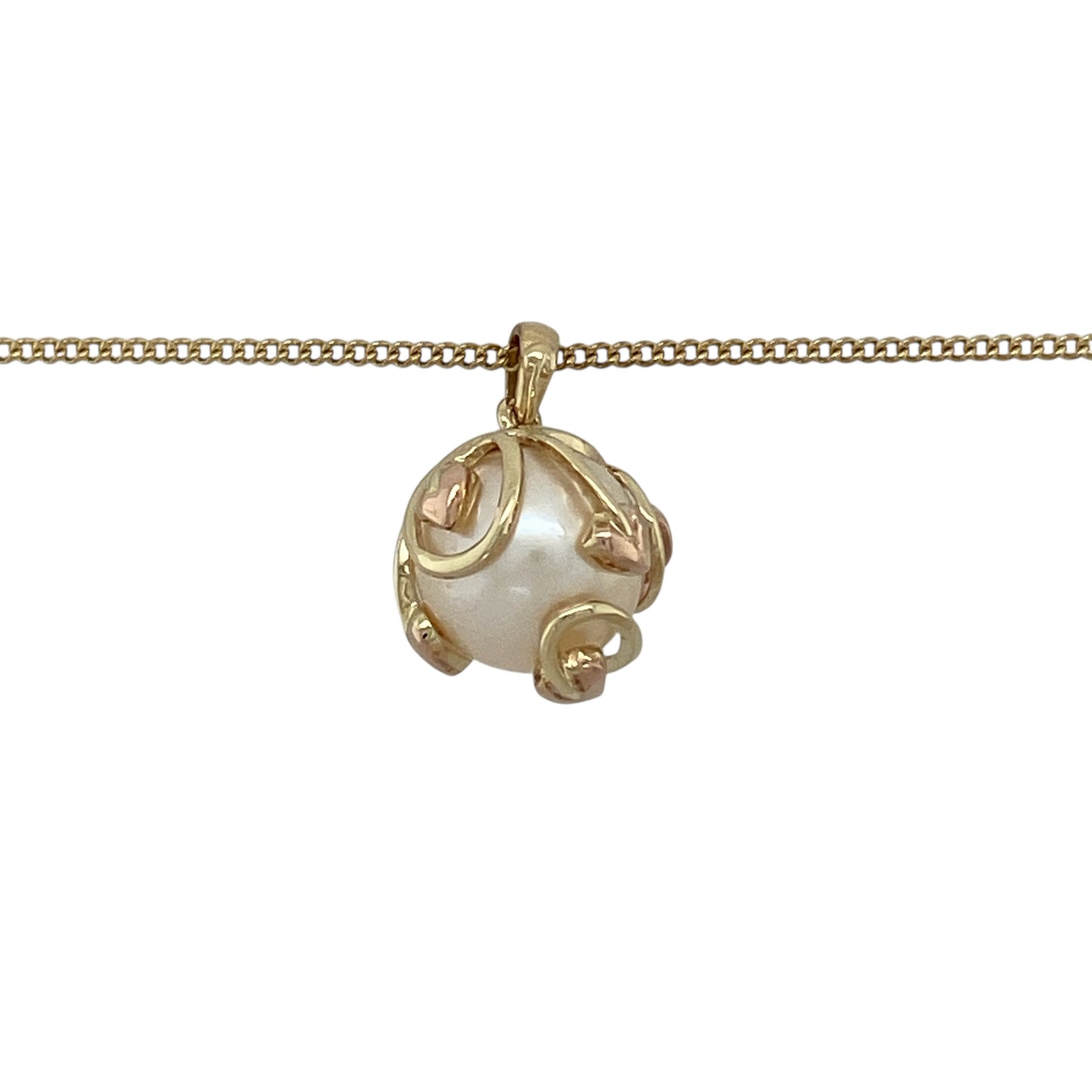 Bring graceful elegance and meaningful symbolism to your collection with this pre-owned 9ct yellow and rose gold Clogau Tree of Life pearl pendant necklace—an expressive piece blending natural beauty with iconic heritage design.

Design: The pendant measures 1.9cm long including the bail and features the classic Tree of Life motif above a luminous pearl of approximately 10mm in diameter.