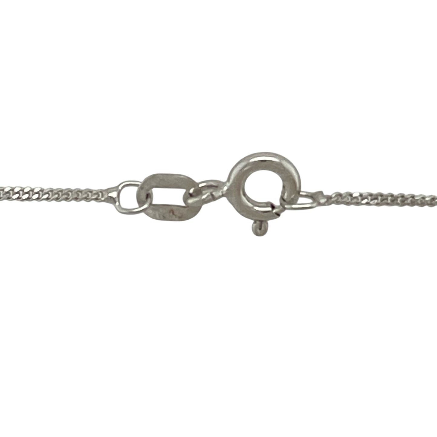 Bring clean simplicity and everyday versatility to your jewellery collection with this pre-owned 9ct white gold adjustable curb pendant chain, a refined piece ideal for showcasing a favourite pendant.

Design: The chain features a classic curb link style with a fine 1mm width, offering a sleek and understated look suitable for daily wear.
Material: Made from polished 9-carat white gold, the cool-toned finish provides a modern and elegant appearance.