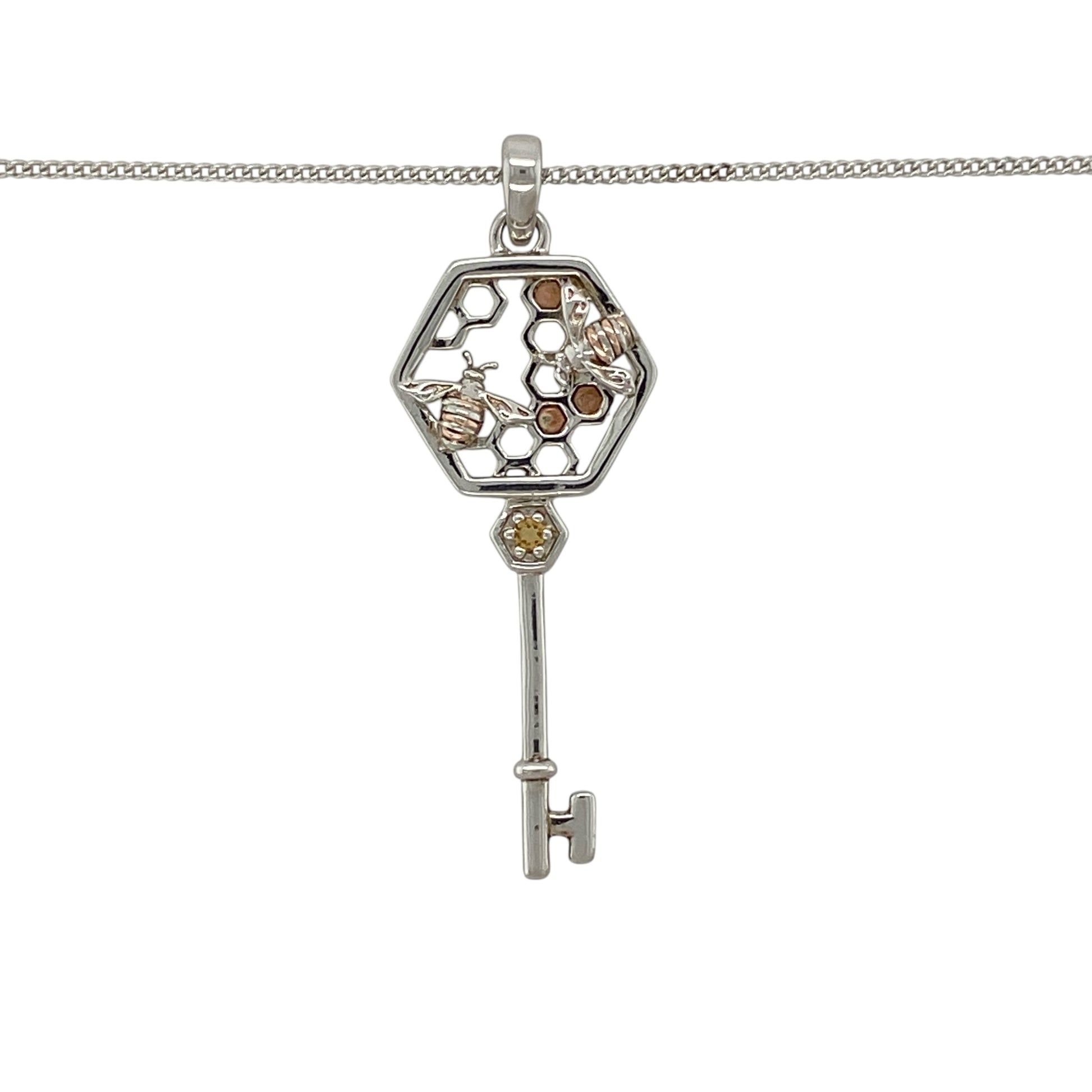 Bring symbolic charm and signature Welsh style to your jewellery collection with this pre-owned 925 silver and 9ct rose gold Clogau bee key pendant necklace.

Design: The pendant features a beautifully detailed key design adorned with a bee motif and a warm citrine stone, symbolising prosperity and positivity. The pendant measures approximately 4.1cm in length including the bail, creating an elegant and eye-catching statement.