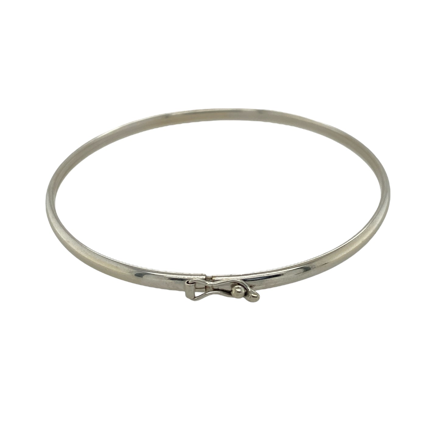 Bring sleek elegance and timeless simplicity to your collection with this pre-owned 9ct white gold plain bangle, offering a versatile design with refined style—perfect for everyday wear or layering.

Design: The bangle measures 6cm in diameter with a 3mm width, creating a smooth and minimal profile for a classic look.
Material: Made from solid 9-carat white gold, the polished finish enhances the bangle with a bright, modern shine.
