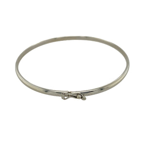Bring sleek elegance and timeless simplicity to your collection with this pre-owned 9ct white gold plain bangle, offering a versatile design with refined style—perfect for everyday wear or layering.

Design: The bangle measures 6cm in diameter with a 3mm width, creating a smooth and minimal profile for a classic look.
Material: Made from solid 9-carat white gold, the polished finish enhances the bangle with a bright, modern shine.
